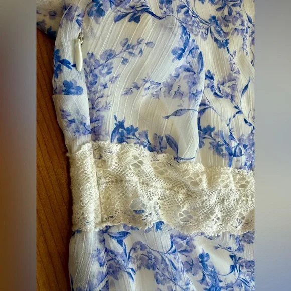 Taylor Women’s Blue & White Floral Tiered V‑Neck Fit & Flare Maxi Dress – Size 8 - Picture 12 of 14